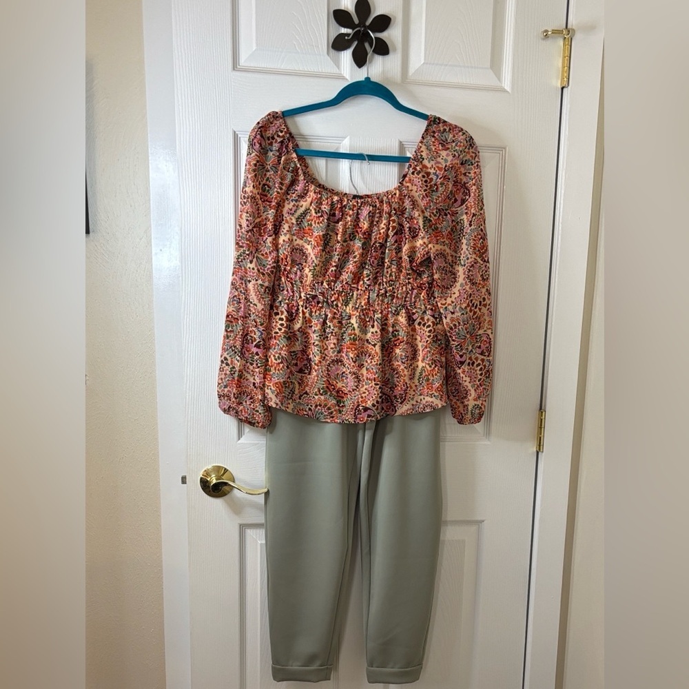 Express Olive Cuffed Leggings and DR2 Floral Peasant- Style Blouse Both Small